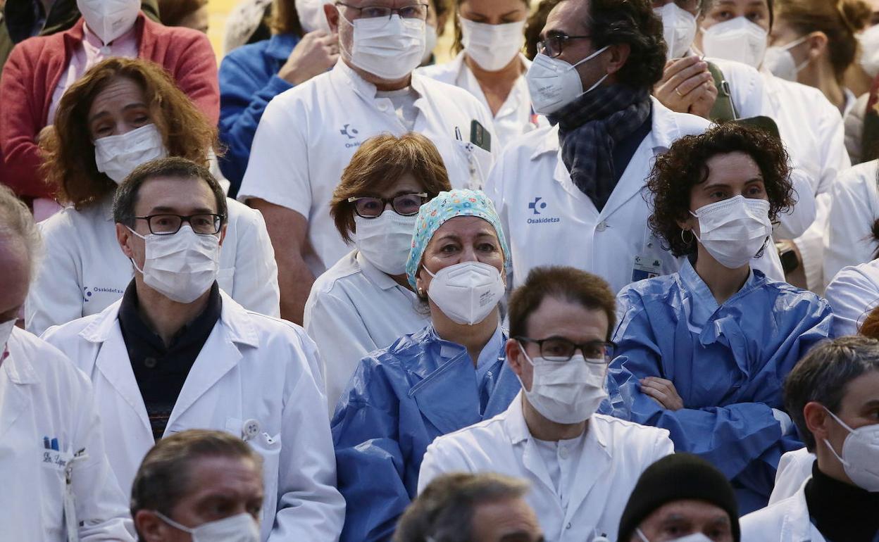 Protesta de sanitarios en el hospital Donostia. 