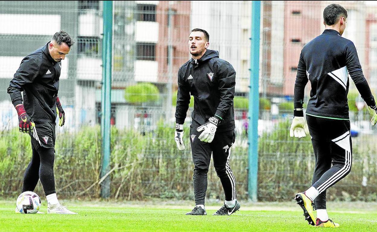 Ramón Juan fue el portero titular en Santander y Alfonso Herrero vuelve tras cumplir un encuentro de sanción federativa. 