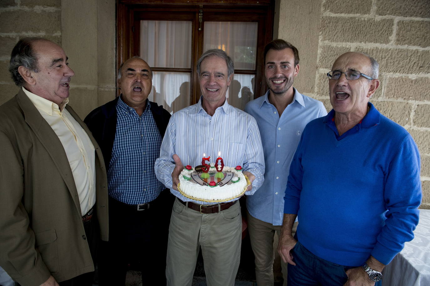 En 2015 se cumplió medio siglo del debut de Txetxu Rojo. En la imagen, Joseba Betzuen, Iñaki Sáez, Txetxu Rojo, Fran Yeste y Jabo Irureta.