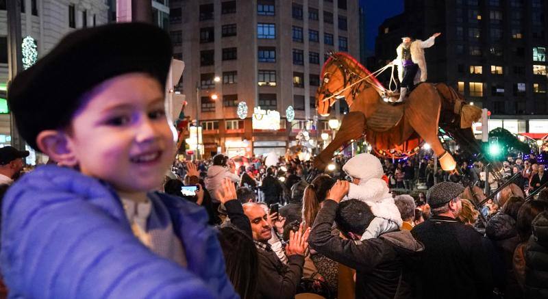 Fotos: Kalejira de Olentzero y Mari Domingi