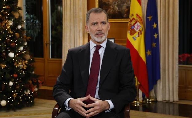 El Rey llama a «fortalecer las instituciones» desde la Constitución y por el interés general