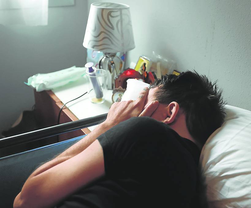 Alex sólo tiene algo movilidad en un brazo.