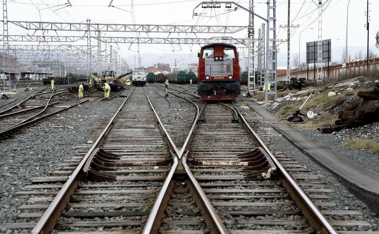 Tren de mercancías en Miranda de Ebro, origen de la conexión con el Puerto de Bilbao 