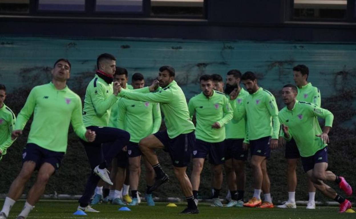 La plantilla del Athletic se ejercita el lunes en Lezama.