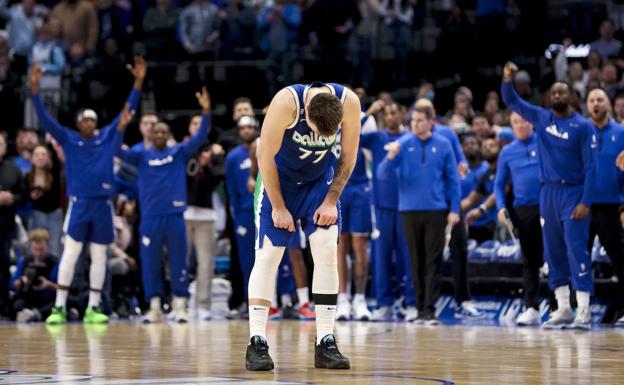 Doncic, exhausto, durante la prórroga ante los Knicks. 