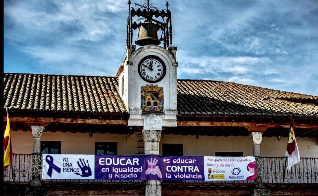 Fachada del Ayuntamiento de Escalona. 