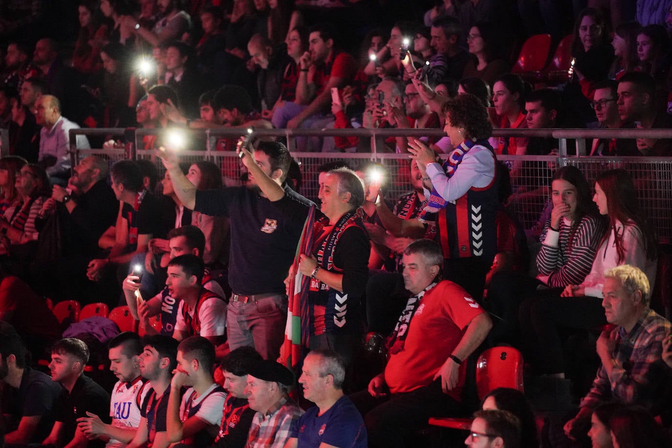 Fotos: Ambientazo en el Buesa Arena en el choque entre el Baskonia y el Real Madrid
