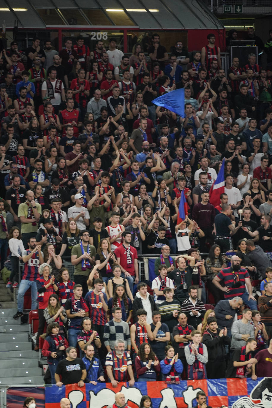 Fotos: Ambientazo en el Buesa Arena en el choque entre el Baskonia y el Real Madrid