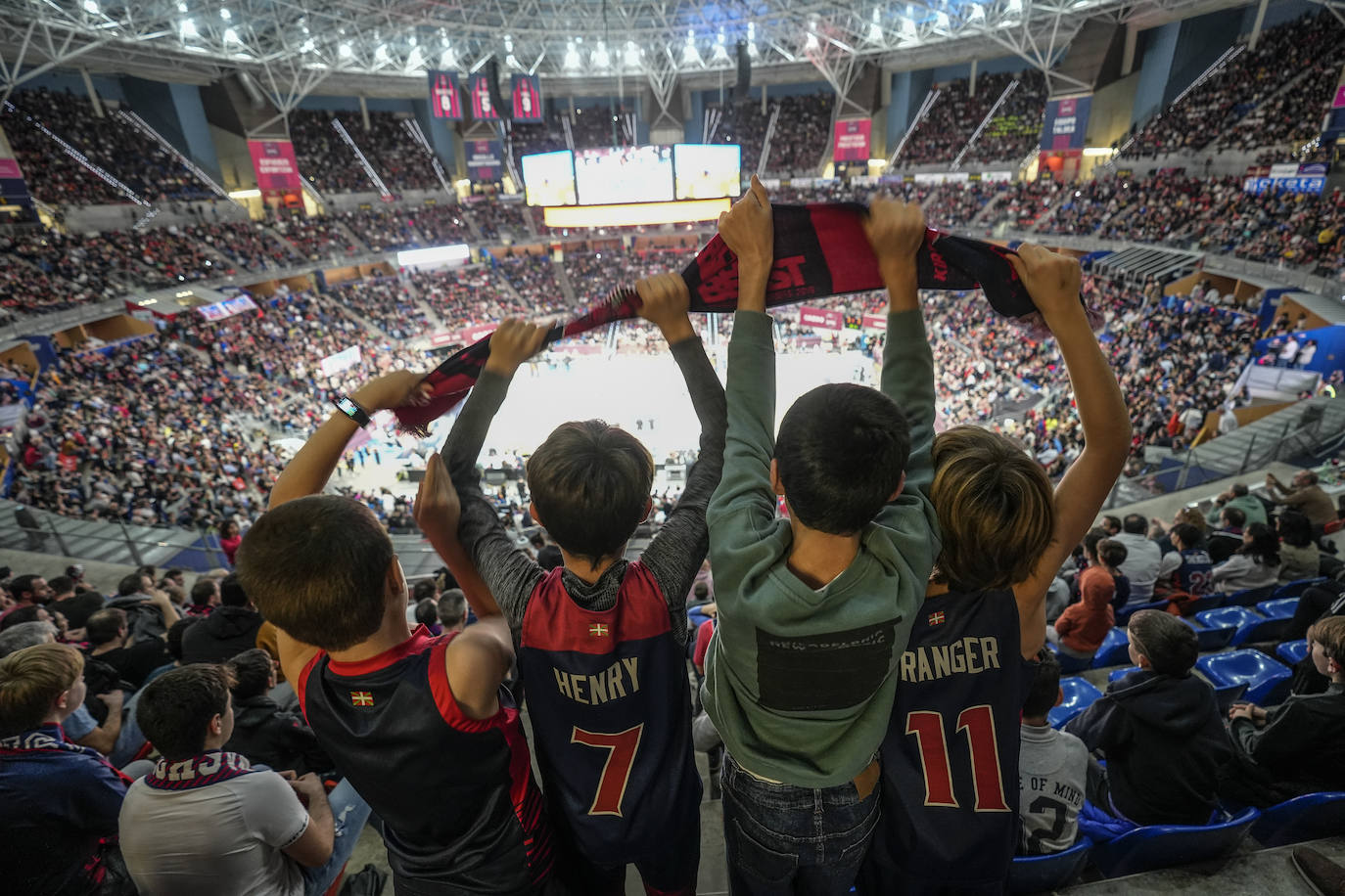 Fotos: Ambientazo en el Buesa Arena en el choque entre el Baskonia y el Real Madrid