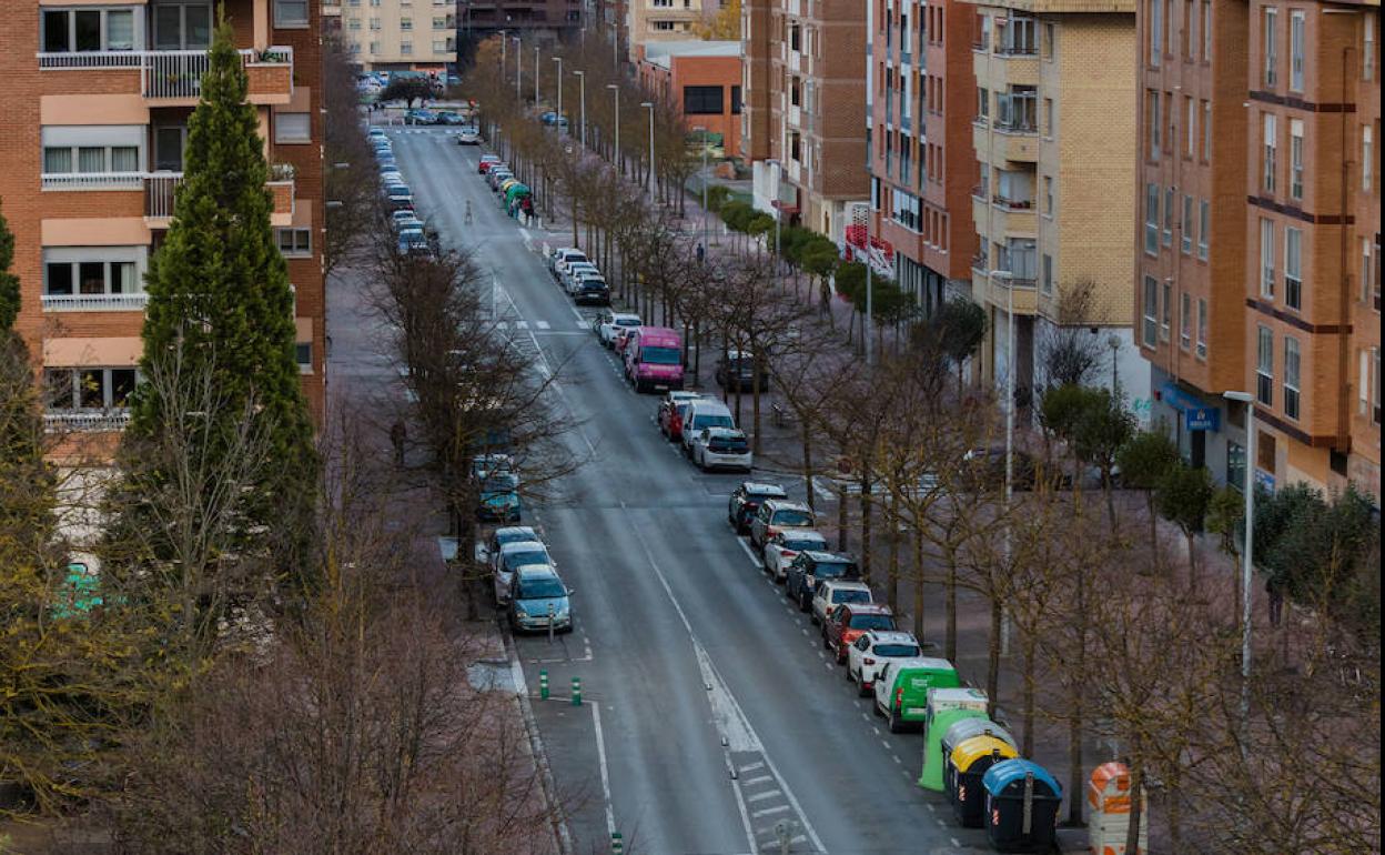 La calle Bustinzuri figura entre las alternativas para conectar el tranvía de Zabalgana con el centro.