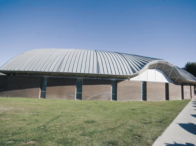 Pabellón polideportivo en Palafolls 'Palauet' (1987-1996 Barcelona, España) 