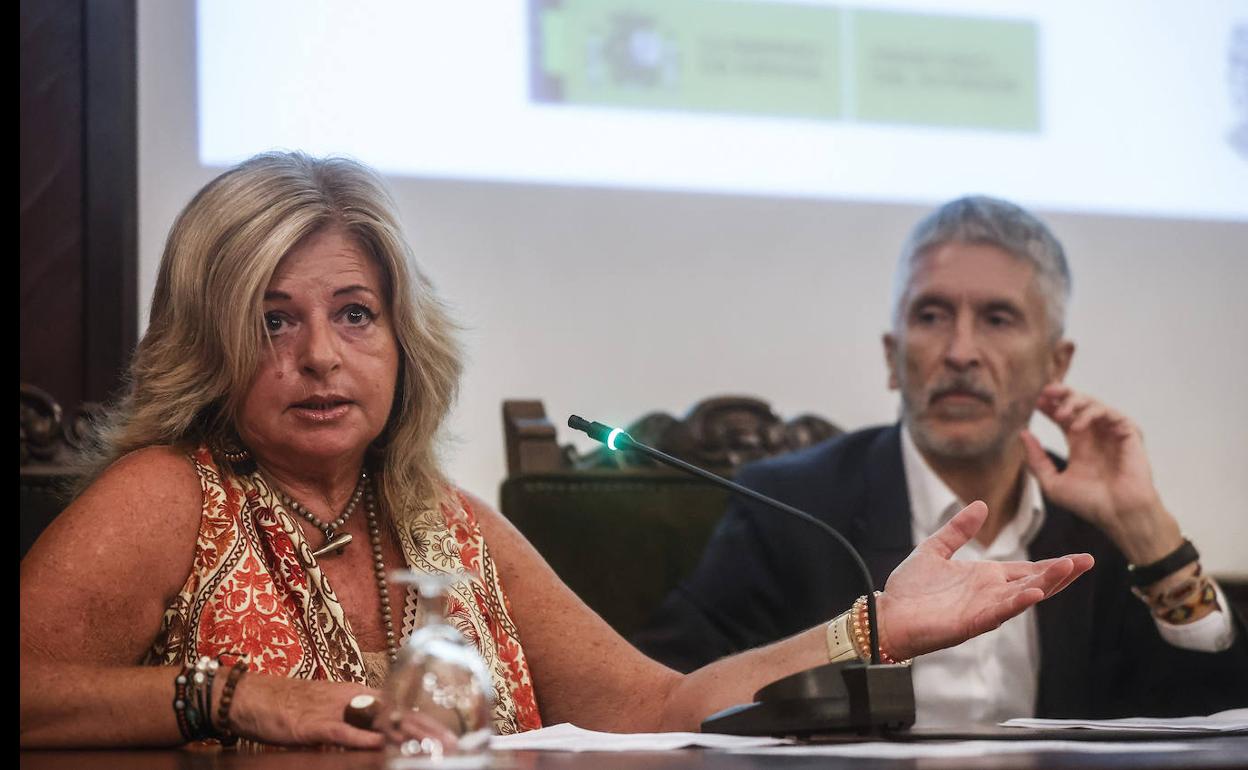 La presidenta de Covite, Consuelo Ordóñez, durante una intervención junto al ministro del Interior, Fernando Grande-Marlaska. 