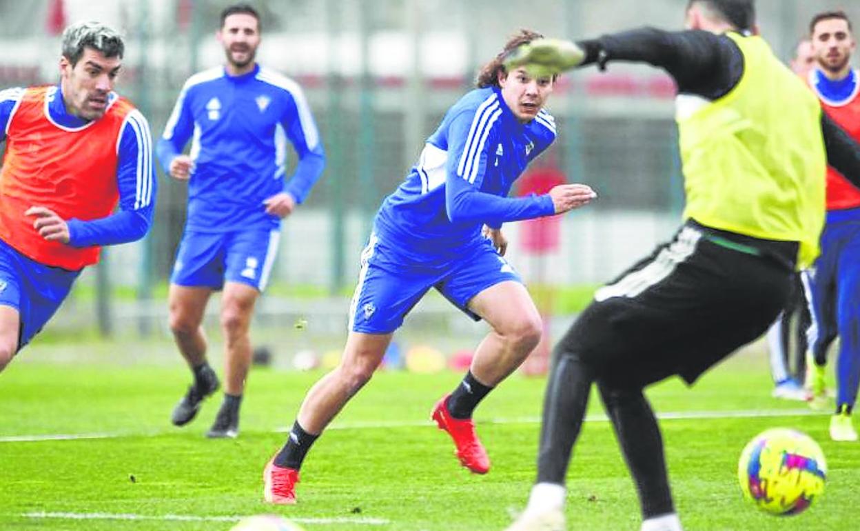 Javi Serrano participó ayer, al igual que Manu García, Raúl Navas y José Salinas, en la primera sesión de trabajo tras la semana de vacaciones. 