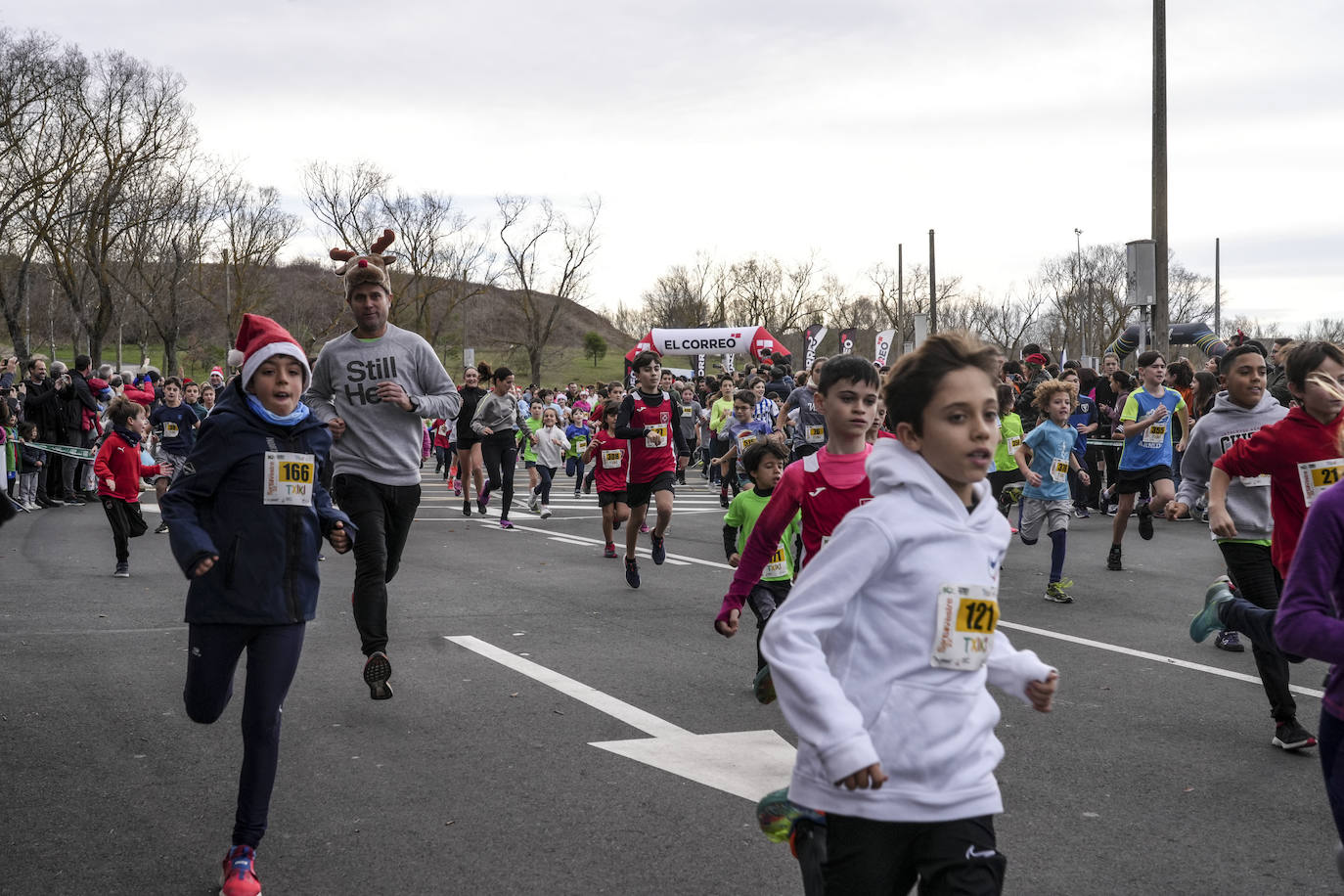 Fotos: Los &#039;txikis&#039; estrenan la renovada San Silvestre diurna de Vitoria