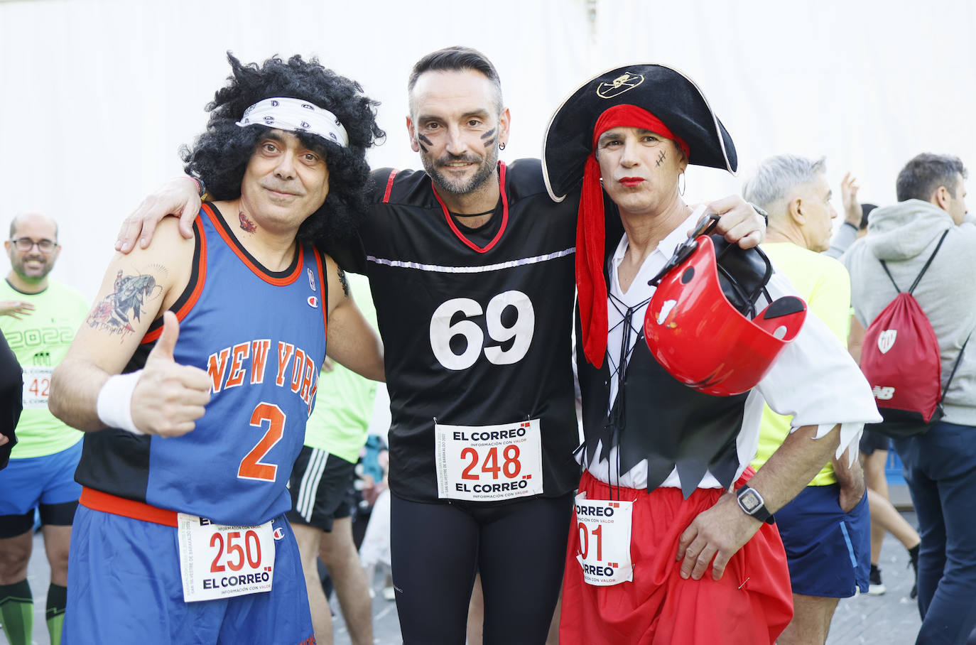 Muchos disfraces en la San Silvestre de Barakaldo.