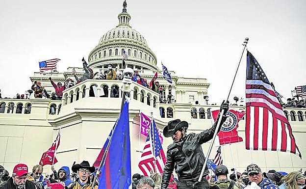 Asalto al símbolo de la democracia. Alentados por Donald Trump, sus seguidores tomaron e Capitolio de Estados Unidos. 