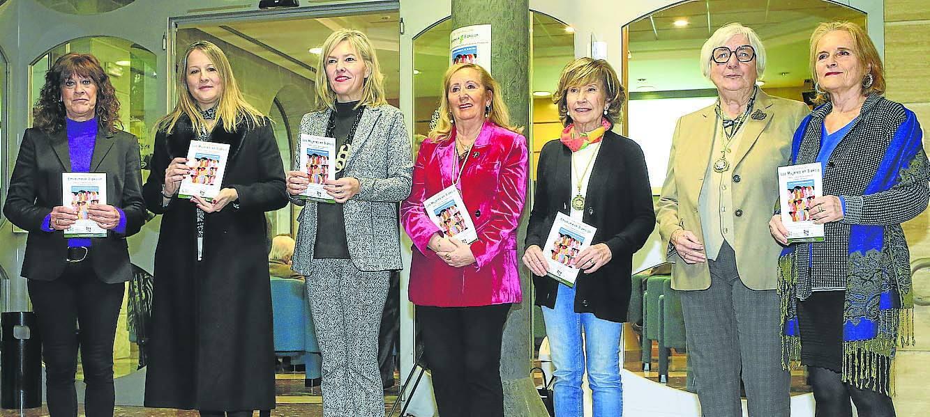 Victoria Landa, Eva González de Arrilucea, Ana Otadui, Begoña Cava, Amelia Baldeón, Ana Rallo y Miren Onaindia. 