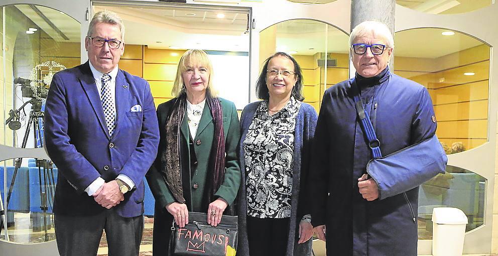 Marcelino Gorbeña, Maite Lozano, Glenna Cabello y Vicente Reyes.