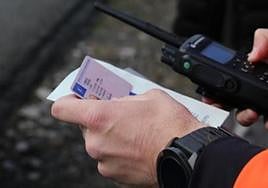 Los conductores que son multados pero no pueden perder puntos del carnet de conducir