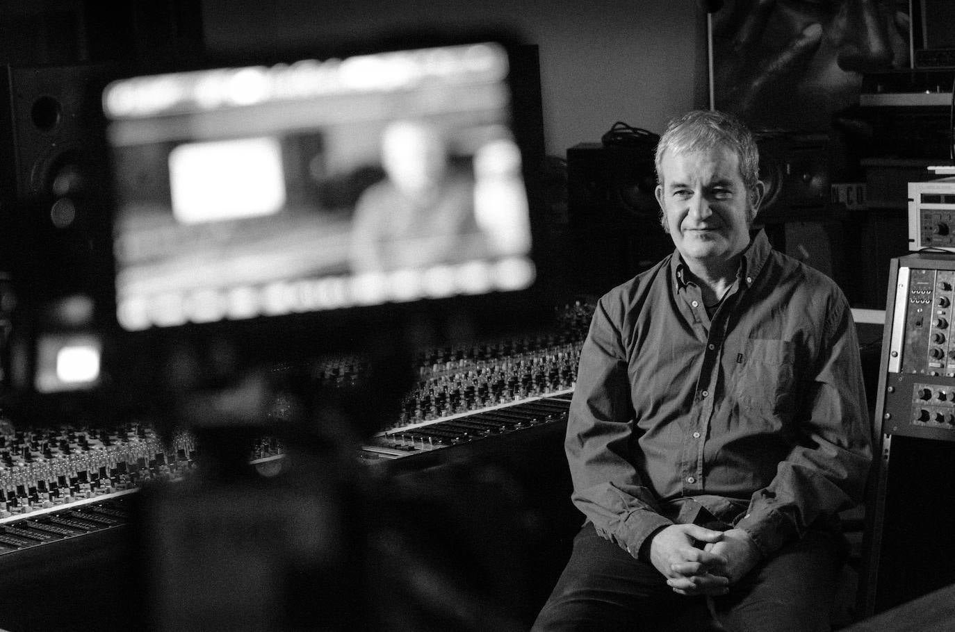 Una imagen con Bingen Mendizabal, el compositor cuya trayectoria recorre la película 'Bidean jarraituz (siguiendo en el camino)'