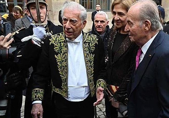 Vargas Llosa, junto al rey Juan Carlos y la infanta Cristina.