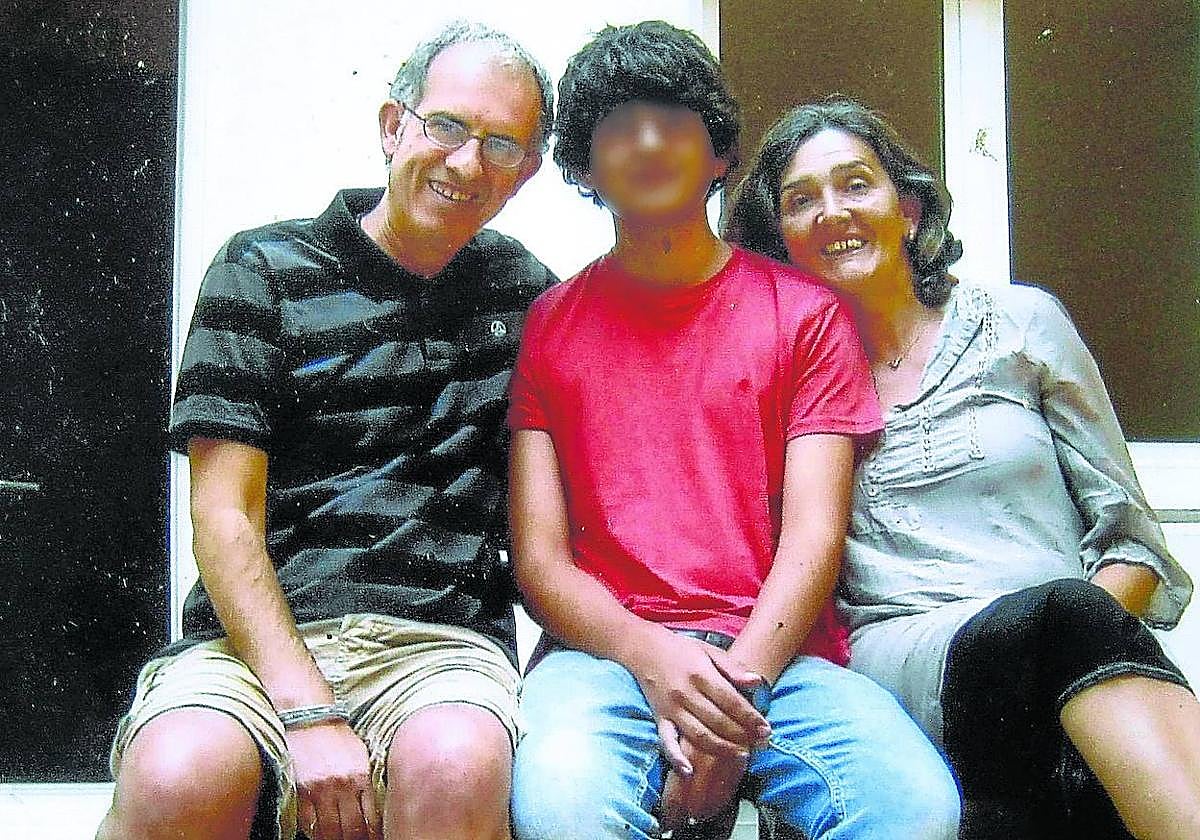 'Antza' y 'Anboto', en una unidad familiar de la cárcel de Réau cuando Peru era un adolescente.