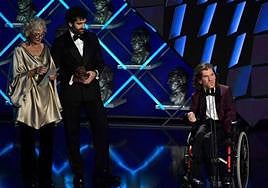 Telmo Irureta recibió el premio Goya de manos de su tía la actriz Elena Irureta
