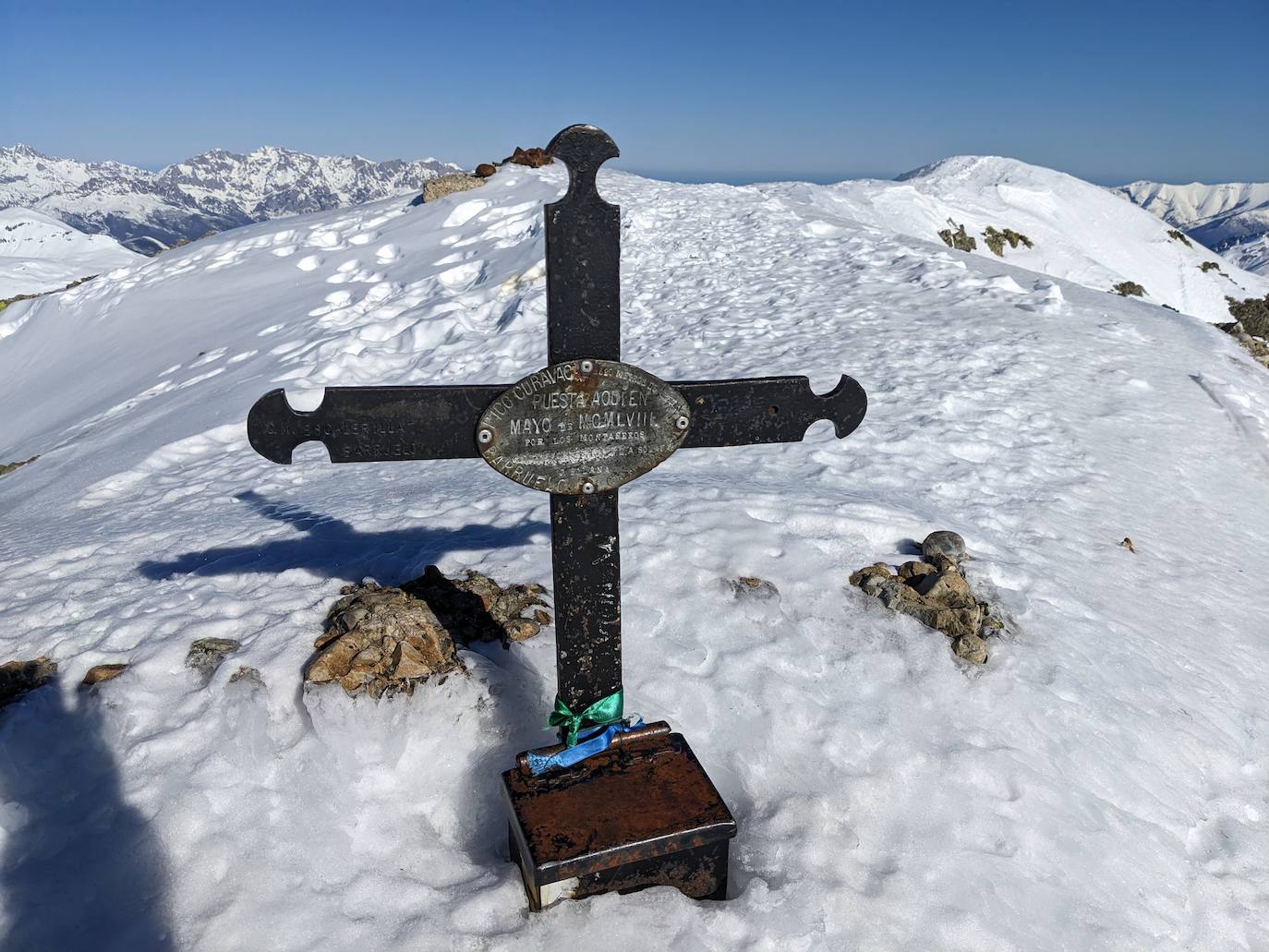 La cruz en la cima del Curavacas (2.520 metros)