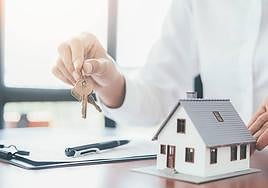 Hipoteca con seguro de vida: ¿vale la pena?, ¿nos lo puede imponer el banco?