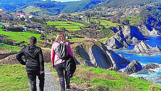 La senda la Atalaya y la playa de Aritzatxu de Bermeo estará lista en verano