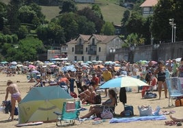 La playa Isuntza de Lekeitio es una de la más frecuentadas de la costa vizcaína.