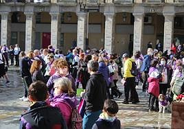 Salida de la marcha desde la Herriko Plaza de Llodio el año pasado.