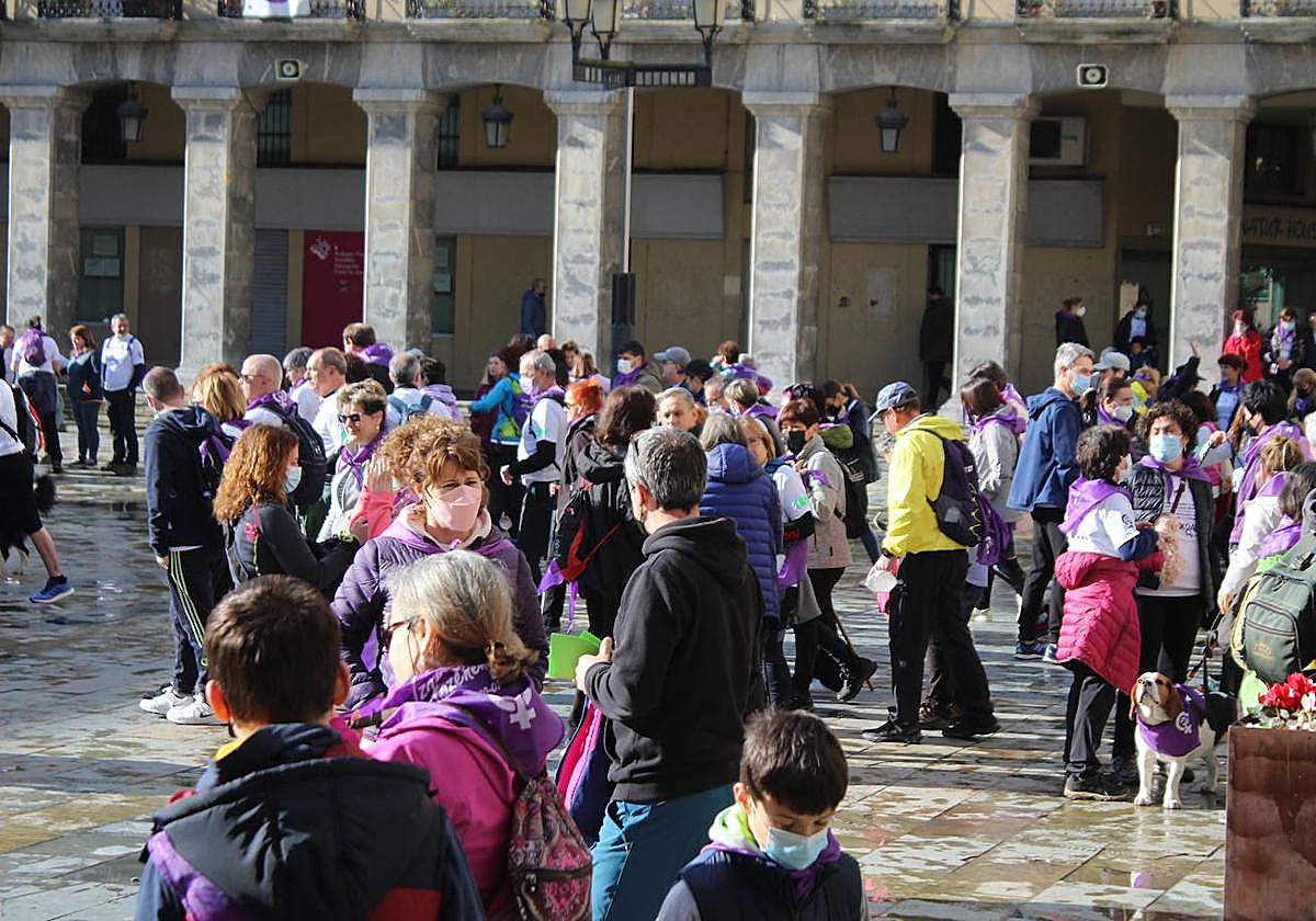 Salida de la marcha desde la Herriko Plaza de Llodio el año pasado.
