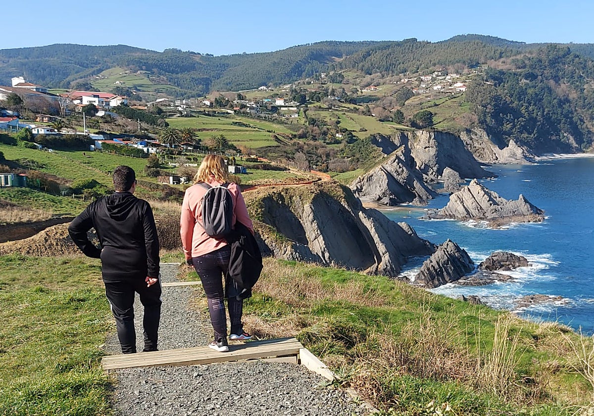 Punto a partir del cual queda interrumpido en la actualidad el sendero entre la Atalaya y Aritzatxu en Bermeo.