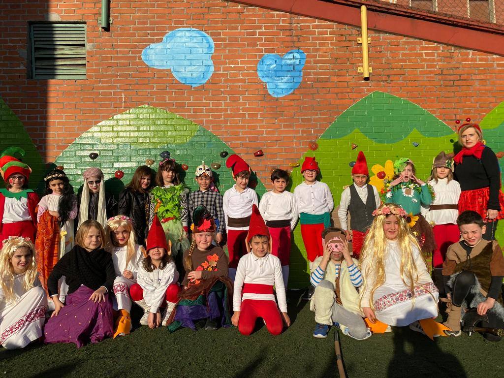El colegio San José Jesuitak de Durango da la bienvenida a los carnavales