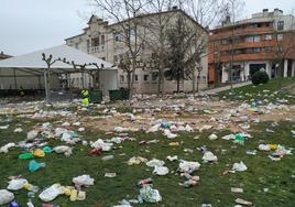 Imagen de la plaza situada frente al Ayuntamiento.