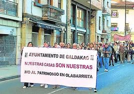 Manifestación vecinal esta semana contra el Ayuntamiento de Galdakao, liderado por Bildu, una protesta que apoyó el PNV.