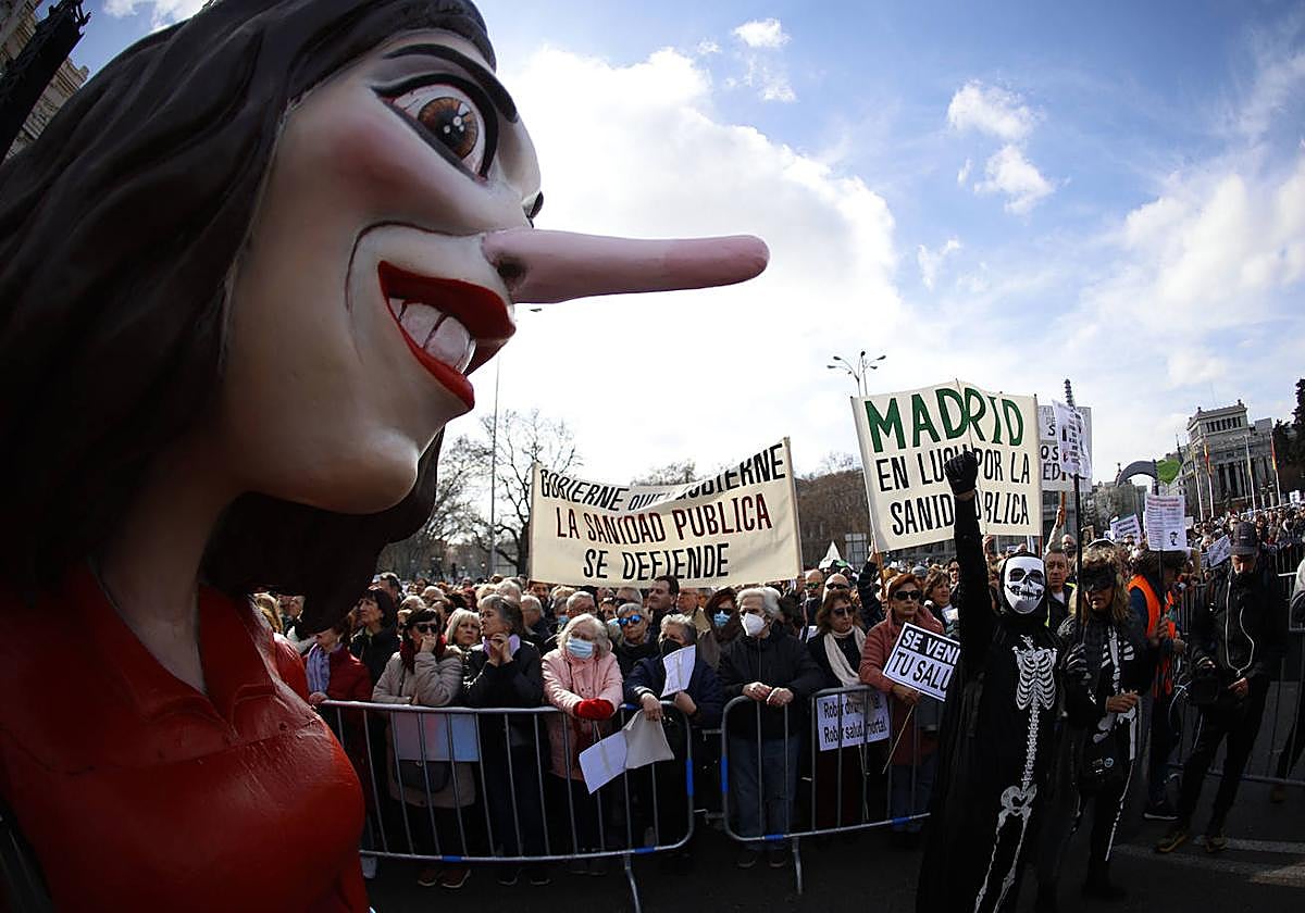 Manifestación contra la política sanitaria de Ayuso.