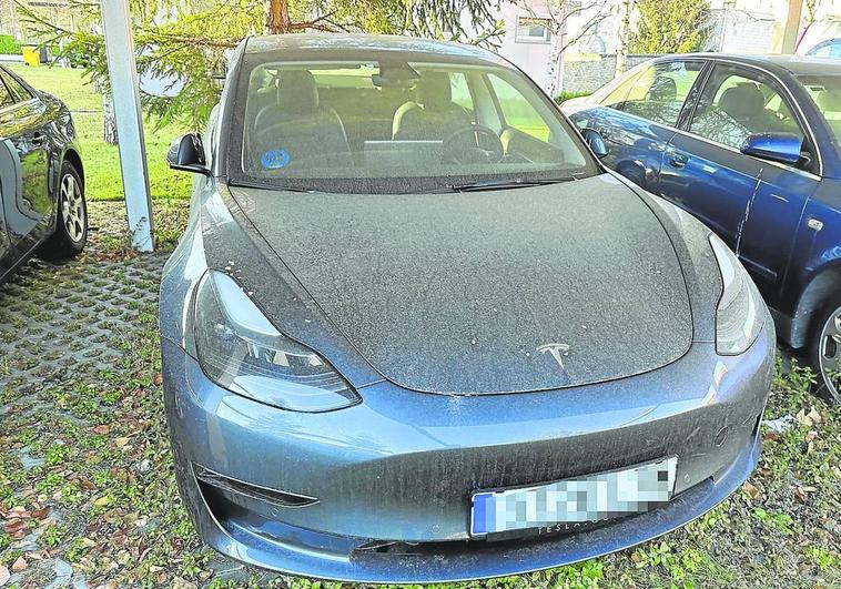 El Tesla que coge polvo en el Tribunal Vasco de Cuentas y cuesta 975 euros al mes