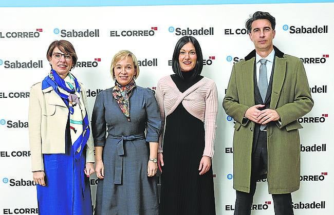 Estíbaliz Hernáez, Ainara Basurko, Oihane Agirregoitia y Xabier Ochandiano. 