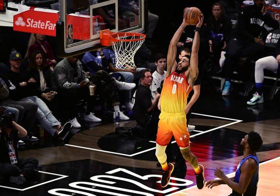 Tatum bate el récord de Davies y tumba al imbatido LeBron James