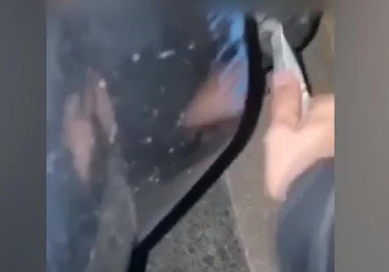 Identifican al vándalo que pinchaba ruedas de coches en Portugalete