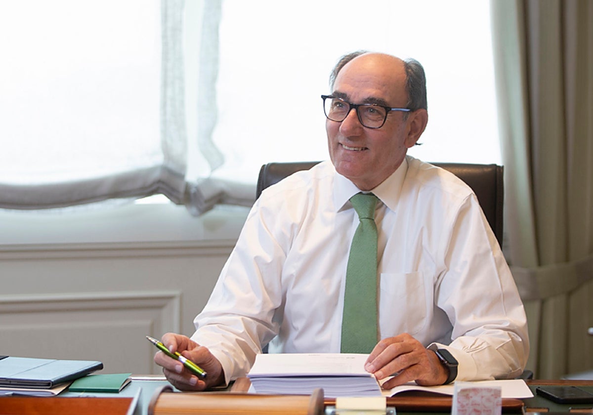 El presidente de Iberdrola, Ignacio Galán, en su despacho.