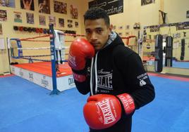 Johan González durante una sesión de entrenamiento en el MT Boxing de Sestao