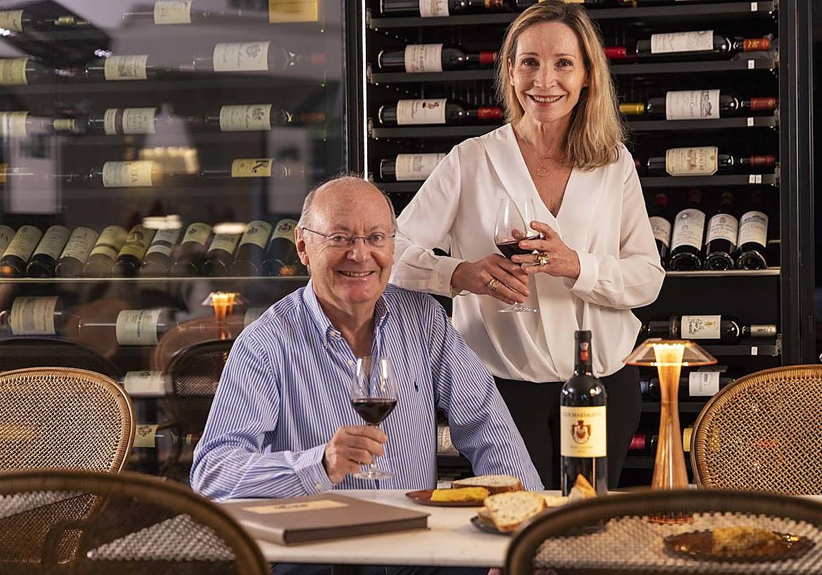 Los propietarios de Villa Magalean, Caroline Brousse y Didier Miqueu.