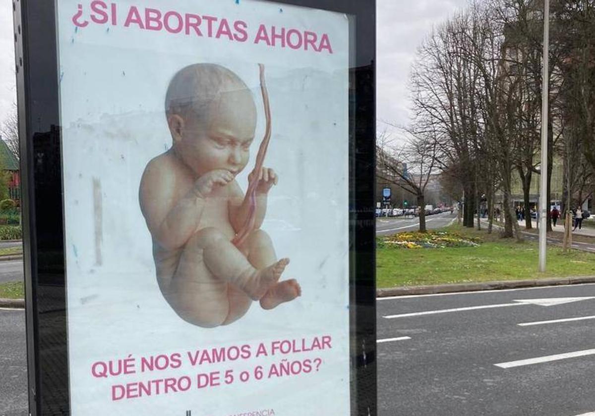 Polémica por un cartel 'fake' de la Conferencia Episcopal