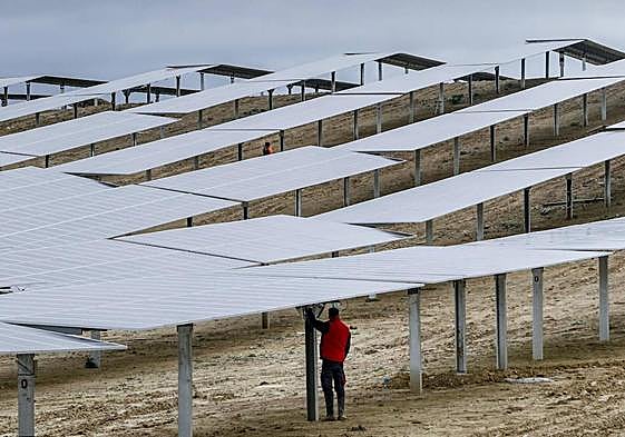 El parque solar Ekian está instalado en Arasur.