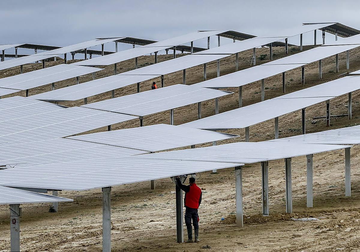 El parque solar Ekian está instalado en Arasur.
