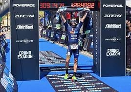 Esteban, tras una de sus victorias en un triatlón de larga distancia.