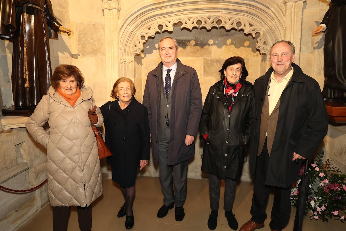 Carmen Ybarra, María Delfina Sainz de Incháustegui, Javier Gomeza, Esperanza Ybarra y Gonzalo Vilallonga.